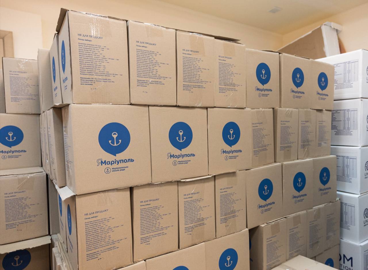 Багато продуктових наборів від Маріупольської міської ради