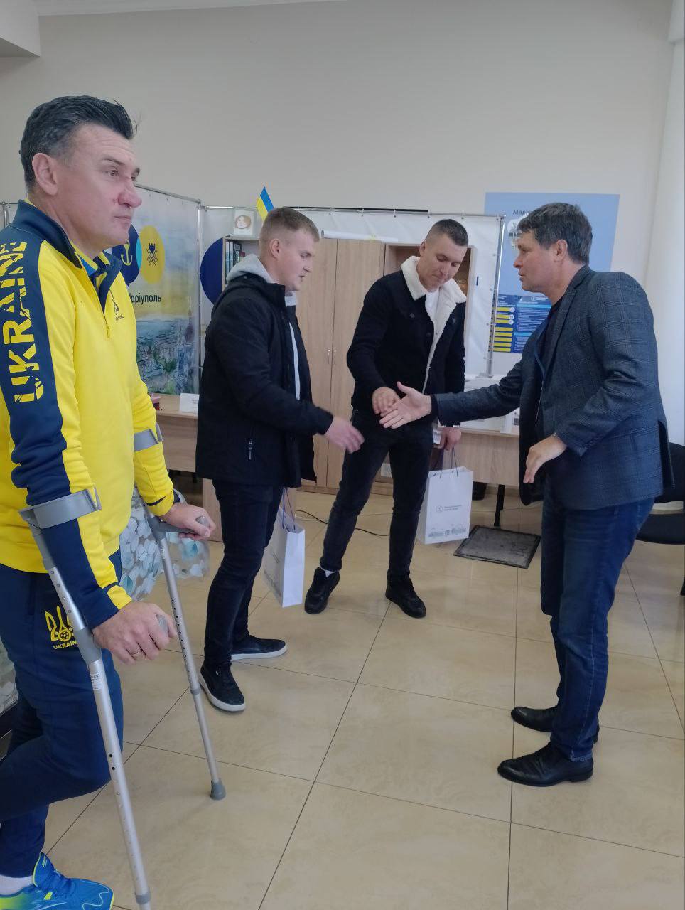 Захисникам передають смарт-набори